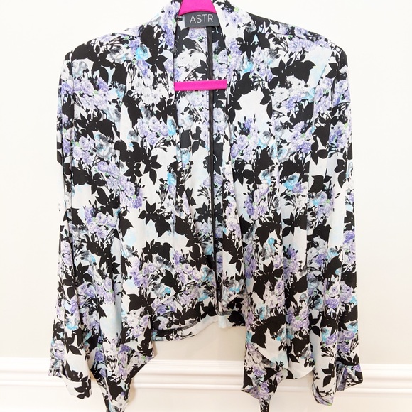 REVOLVE - ASTR THE LABEL | Open Floral Top - Picture 3 of 7